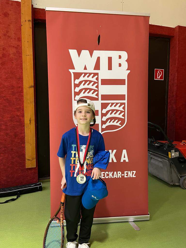 Jakob Schopf ist Bezirksmeister Jakob Schopf ist Bezirksmeister