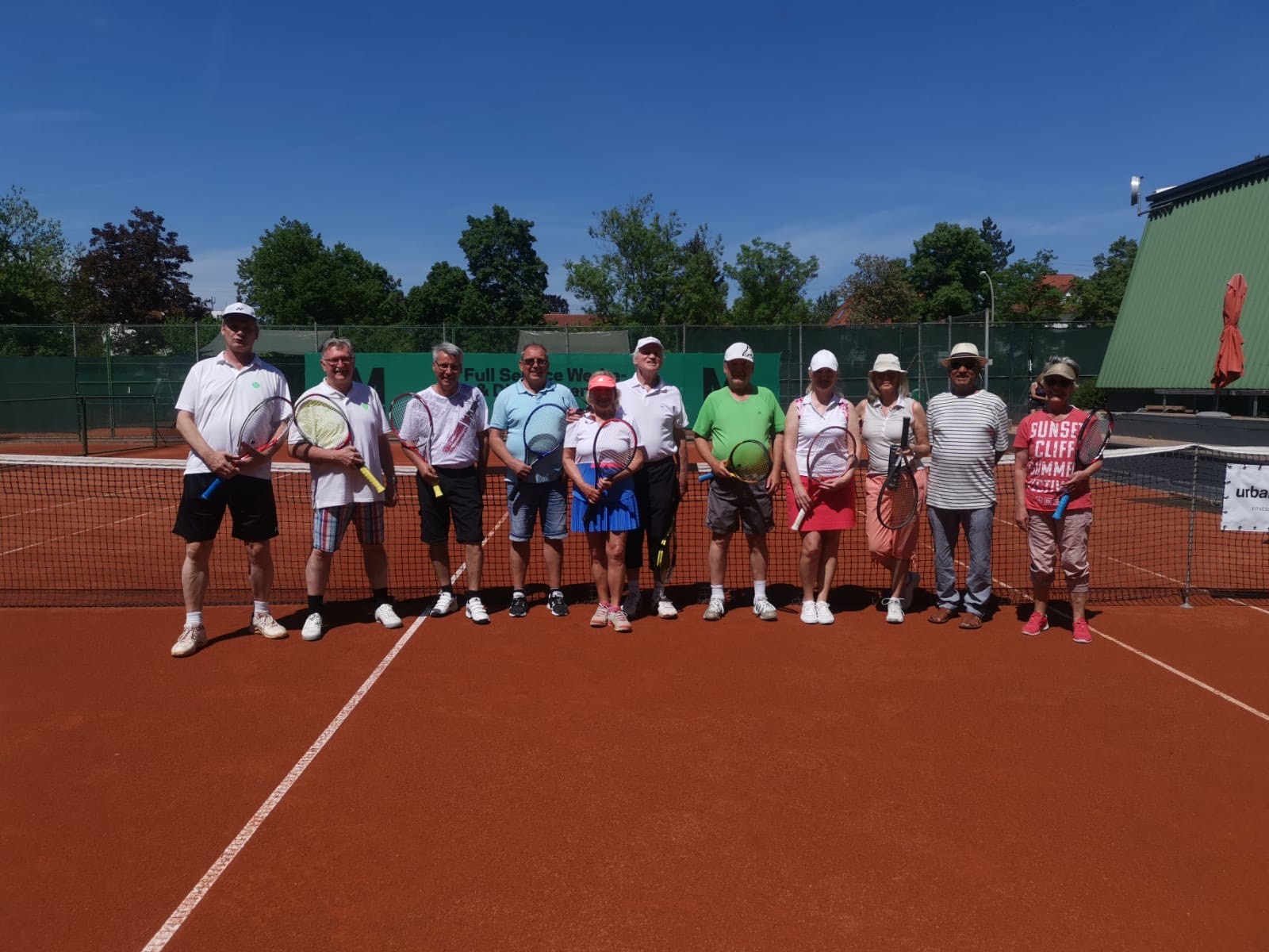 Tennis meets Boule