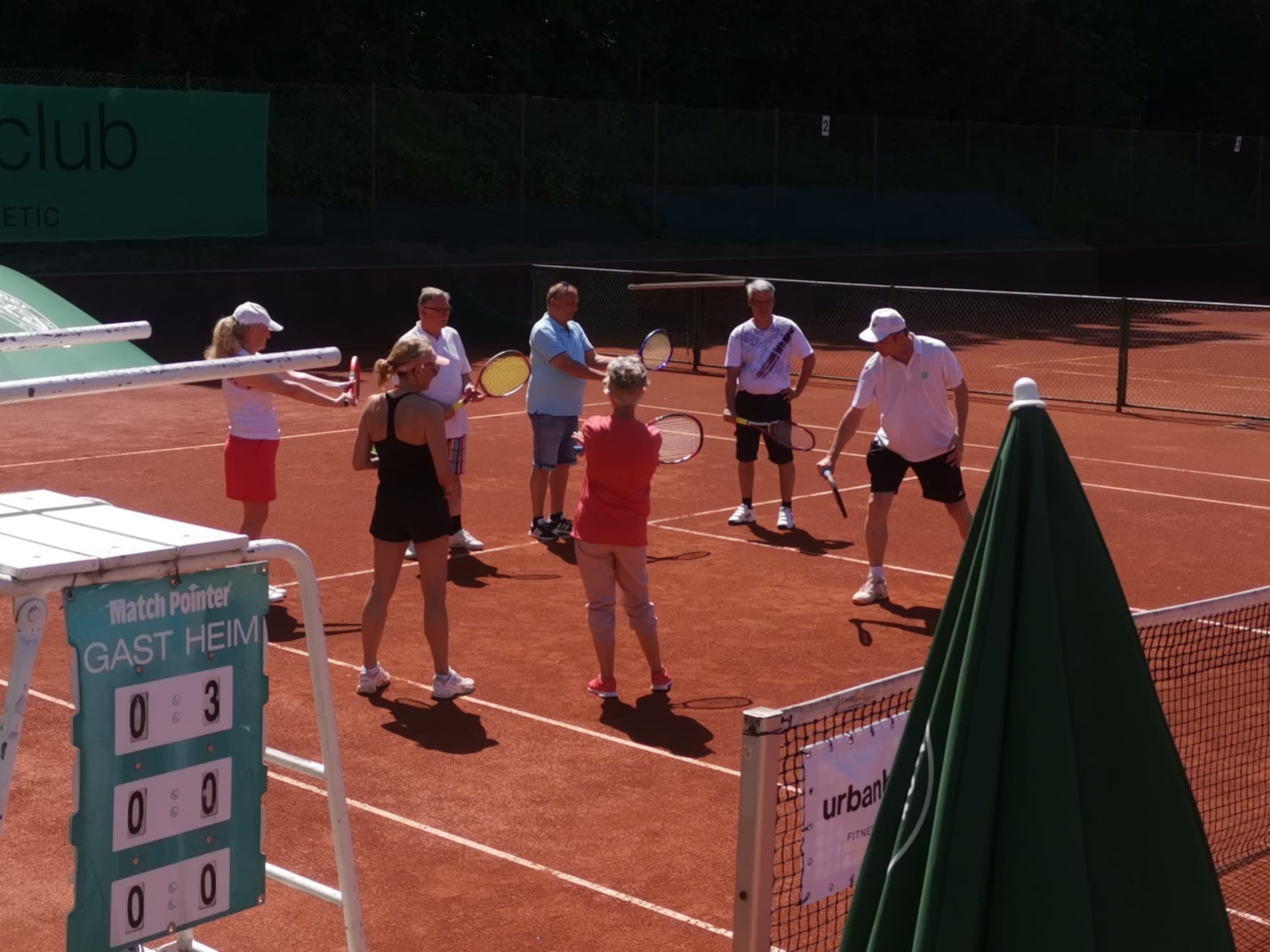 Tennis meets Boule